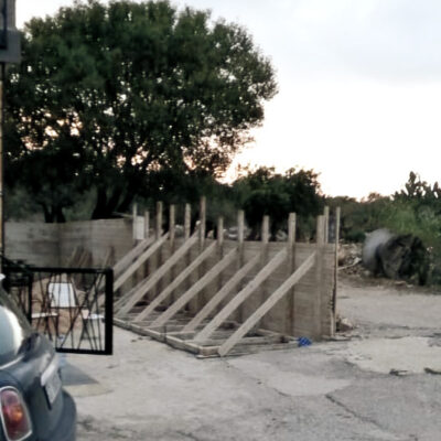 Concrete formed fencing